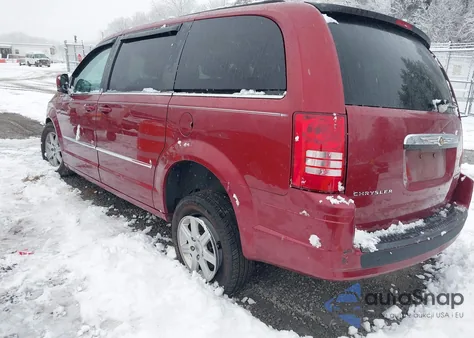 2010 Chrysler Town & Country Touring z USA, uszkodzony, nr VIN 2A4RR5D11AR359131